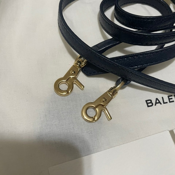 Classic edge envelope strap clutch leather bag! - Picture 2 of 13